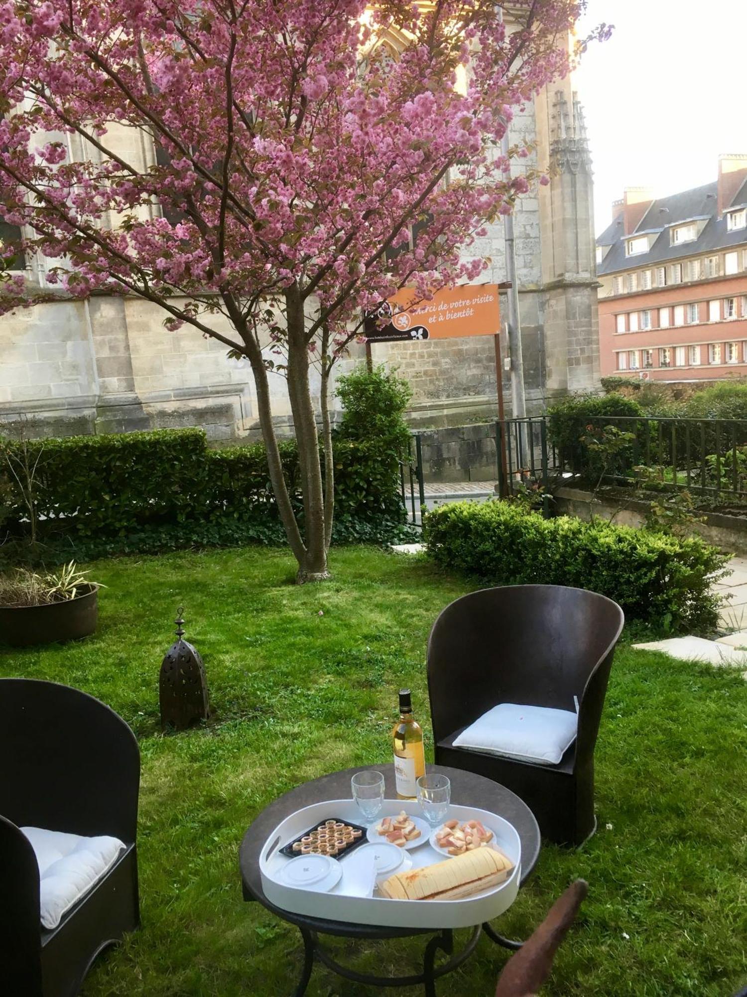 Hotel Boutique Saint-Louis Lisieux Exterior foto