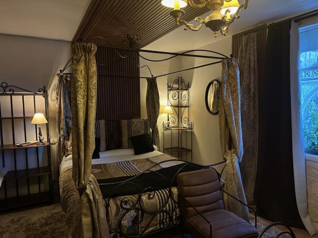 Hotel Boutique Saint-Louis Lisieux Exterior foto